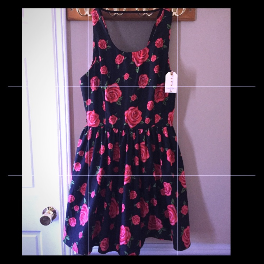 NEW Forever 21 Rose 🌹 Bouquet Dress Size M